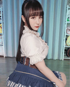 Quem é a cosplayer Monamisa ?