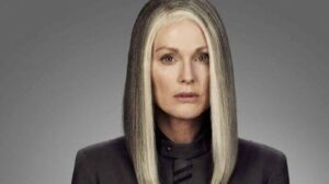 Alma Coin, presidente do Distrito 13, interpretada por Julianne Moore em A Esperança